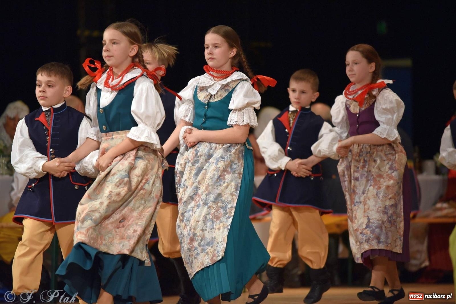 Zdjęcie w galerii na portalu naszraciborz.pl: Źródło wystawiło w RCK Wesele śląskie. Piękne widowisko pełne folkloru [FOTO i WIDEO] wiadomości z regionu