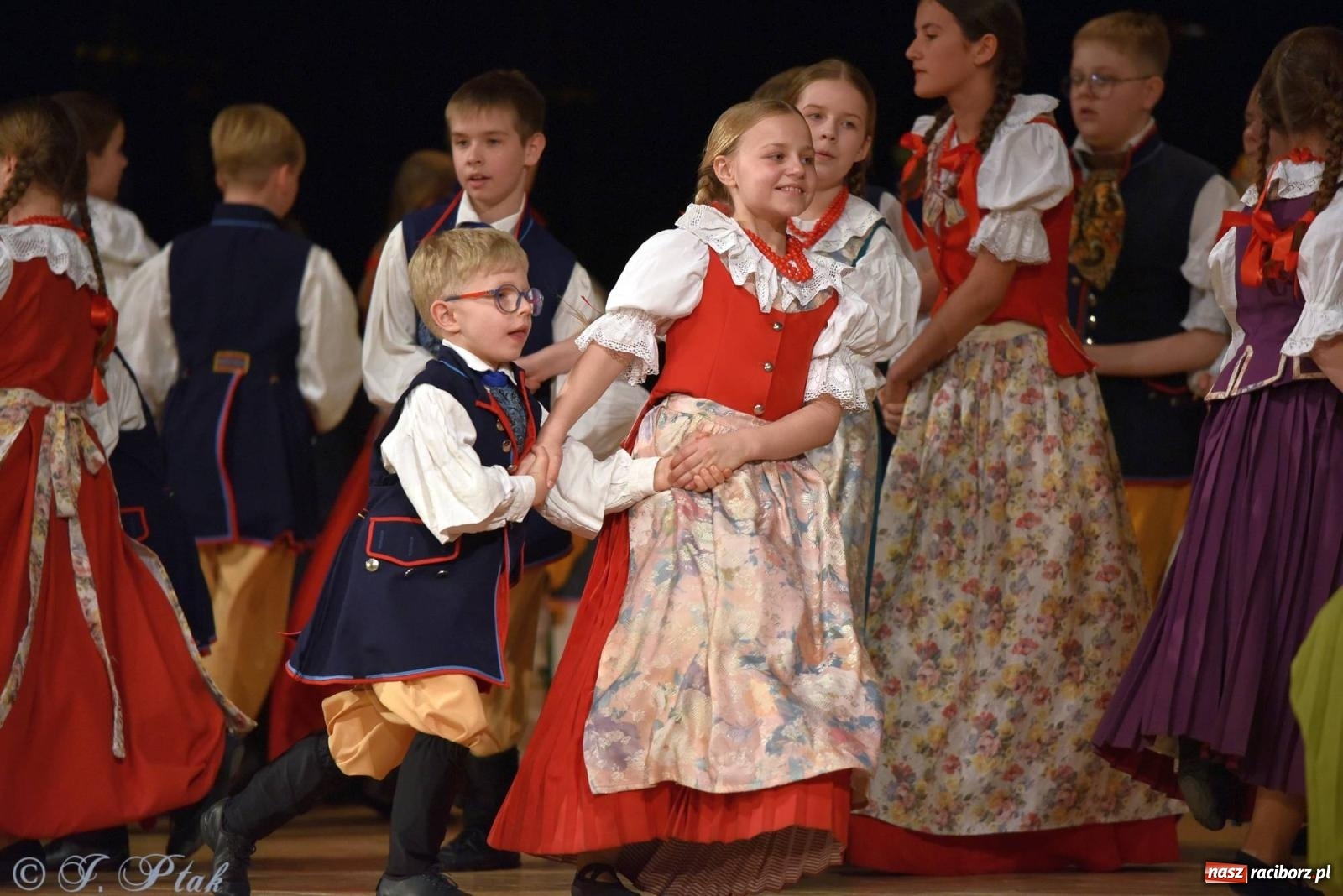 Zdjęcie w galerii na portalu naszraciborz.pl: Źródło wystawiło w RCK Wesele śląskie. Piękne widowisko pełne folkloru [FOTO i WIDEO] wiadomości z regionu