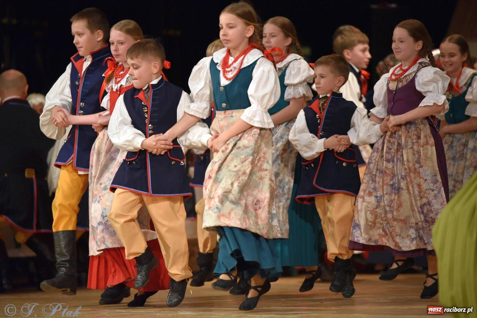 Zdjęcie w galerii na portalu naszraciborz.pl: Źródło wystawiło w RCK Wesele śląskie. Piękne widowisko pełne folkloru [FOTO i WIDEO] wiadomości z regionu