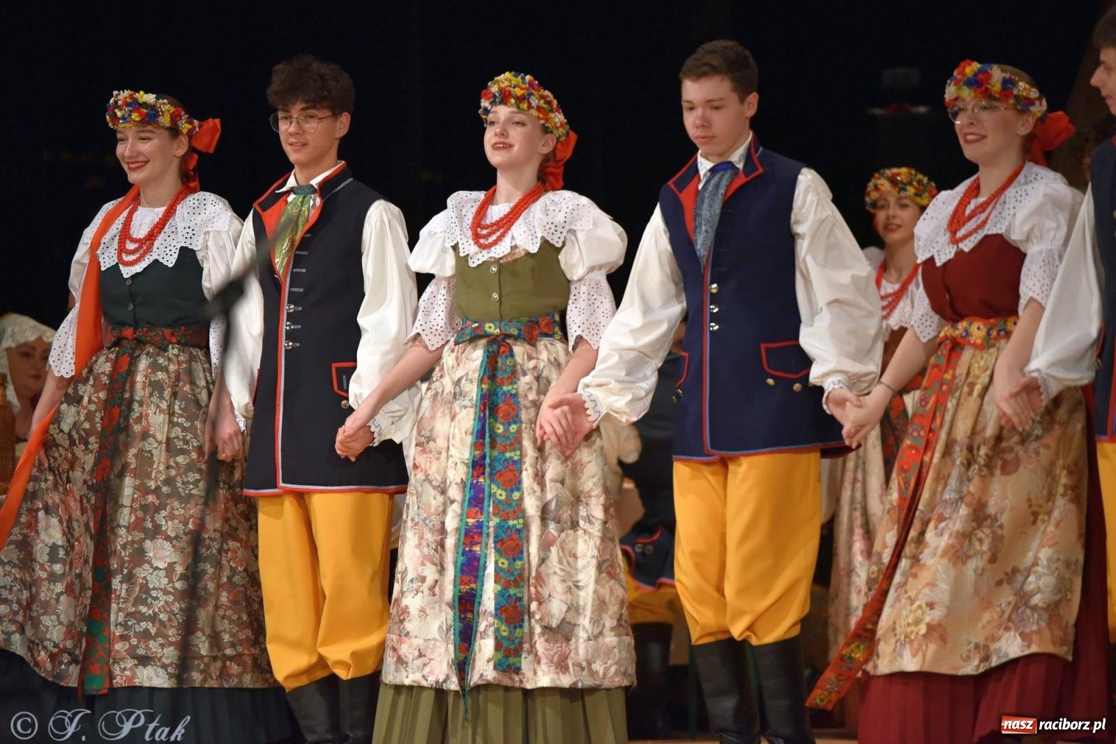 Zdjęcie w galerii na portalu naszraciborz.pl: Źródło wystawiło w RCK Wesele śląskie. Piękne widowisko pełne folkloru [FOTO i WIDEO] wiadomości z regionu