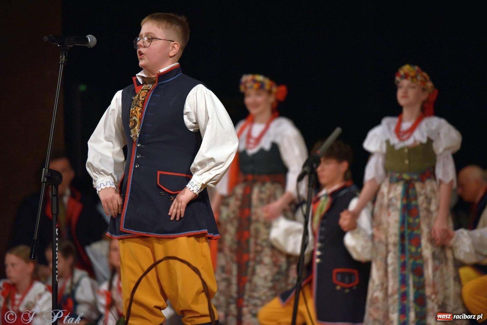 Zdjęcie w galerii na portalu naszraciborz.pl: Źródło wystawiło w RCK Wesele śląskie. Piękne widowisko pełne folkloru [FOTO i WIDEO] wiadomości z regionu