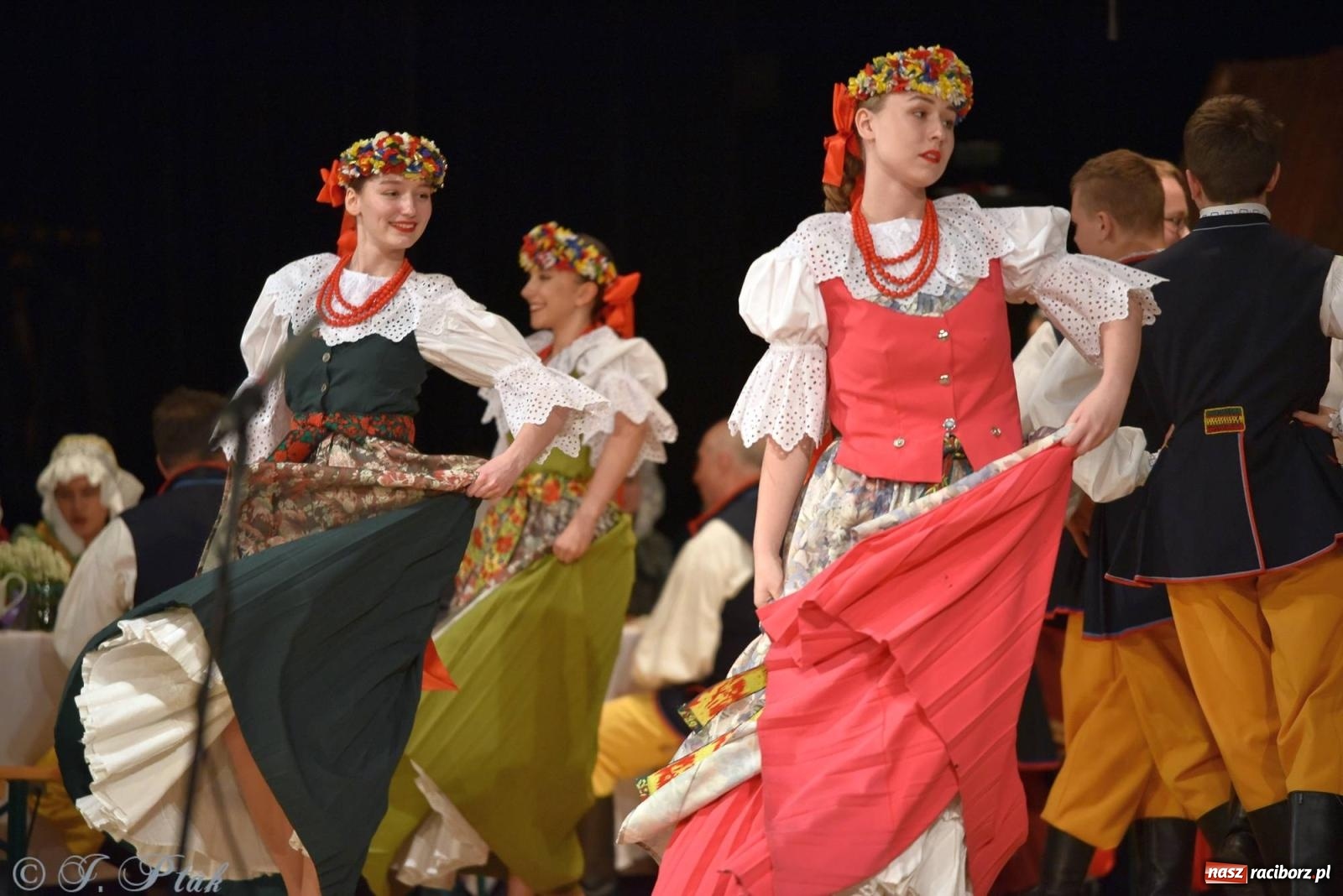 Zdjęcie w galerii na portalu naszraciborz.pl: Źródło wystawiło w RCK Wesele śląskie. Piękne widowisko pełne folkloru [FOTO i WIDEO] wiadomości z regionu