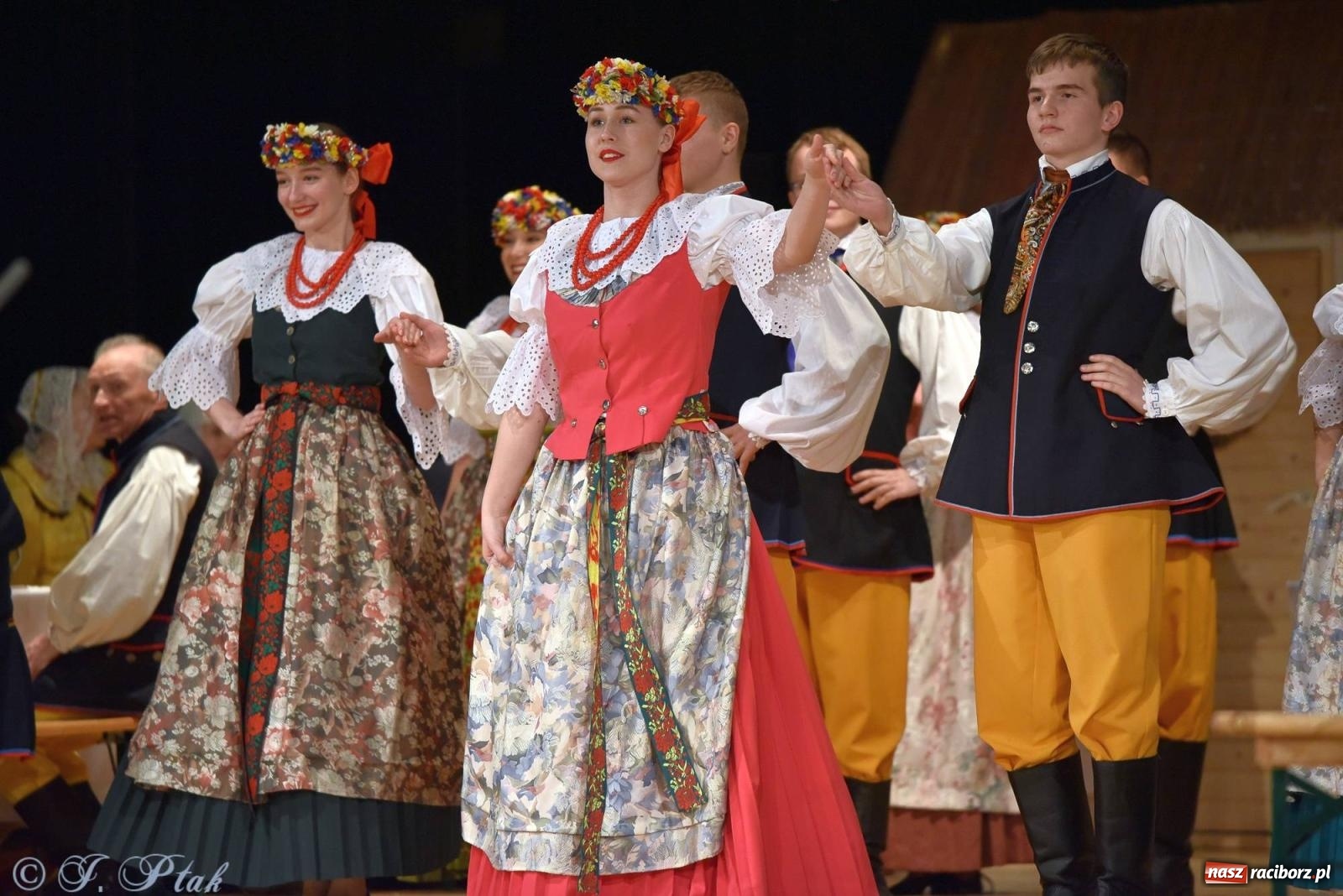 Zdjęcie w galerii na portalu naszraciborz.pl: Źródło wystawiło w RCK Wesele śląskie. Piękne widowisko pełne folkloru [FOTO i WIDEO] wiadomości z regionu