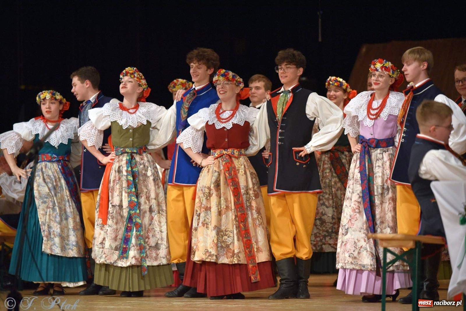 Zdjęcie w galerii na portalu naszraciborz.pl: Źródło wystawiło w RCK Wesele śląskie. Piękne widowisko pełne folkloru [FOTO i WIDEO] wiadomości z regionu