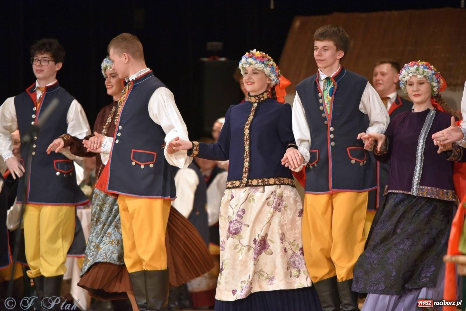 Zdjęcie w galerii na portalu naszraciborz.pl: Źródło wystawiło w RCK Wesele śląskie. Piękne widowisko pełne folkloru [FOTO i WIDEO] wiadomości z regionu