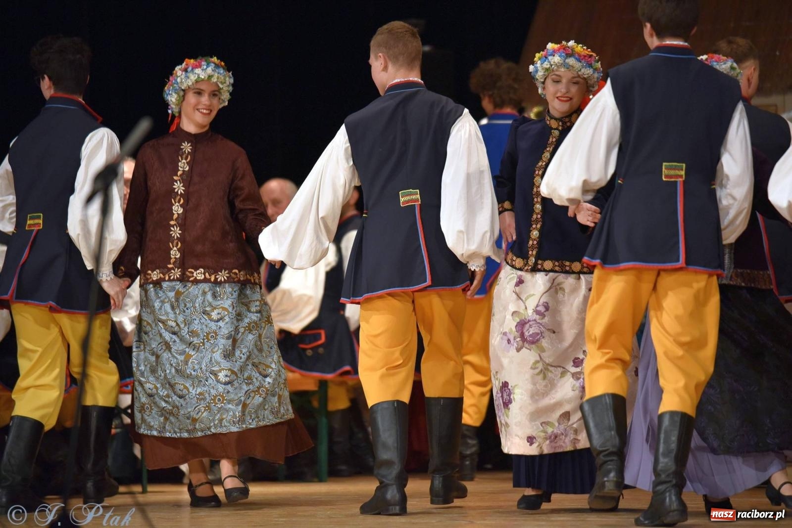 Zdjęcie w galerii na portalu naszraciborz.pl: Źródło wystawiło w RCK Wesele śląskie. Piękne widowisko pełne folkloru [FOTO i WIDEO] wiadomości z regionu