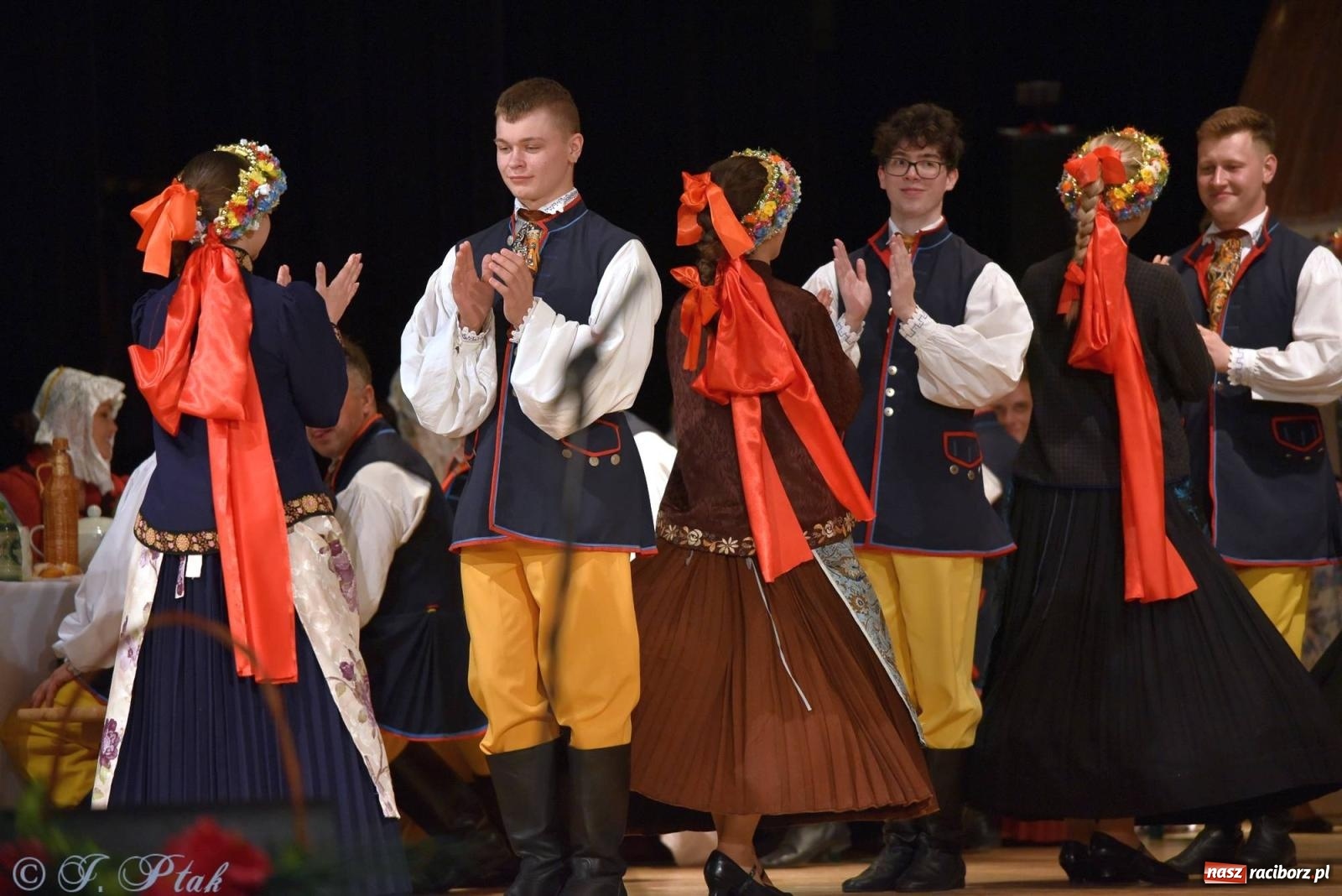 Zdjęcie w galerii na portalu naszraciborz.pl: Źródło wystawiło w RCK Wesele śląskie. Piękne widowisko pełne folkloru [FOTO i WIDEO] wiadomości z regionu