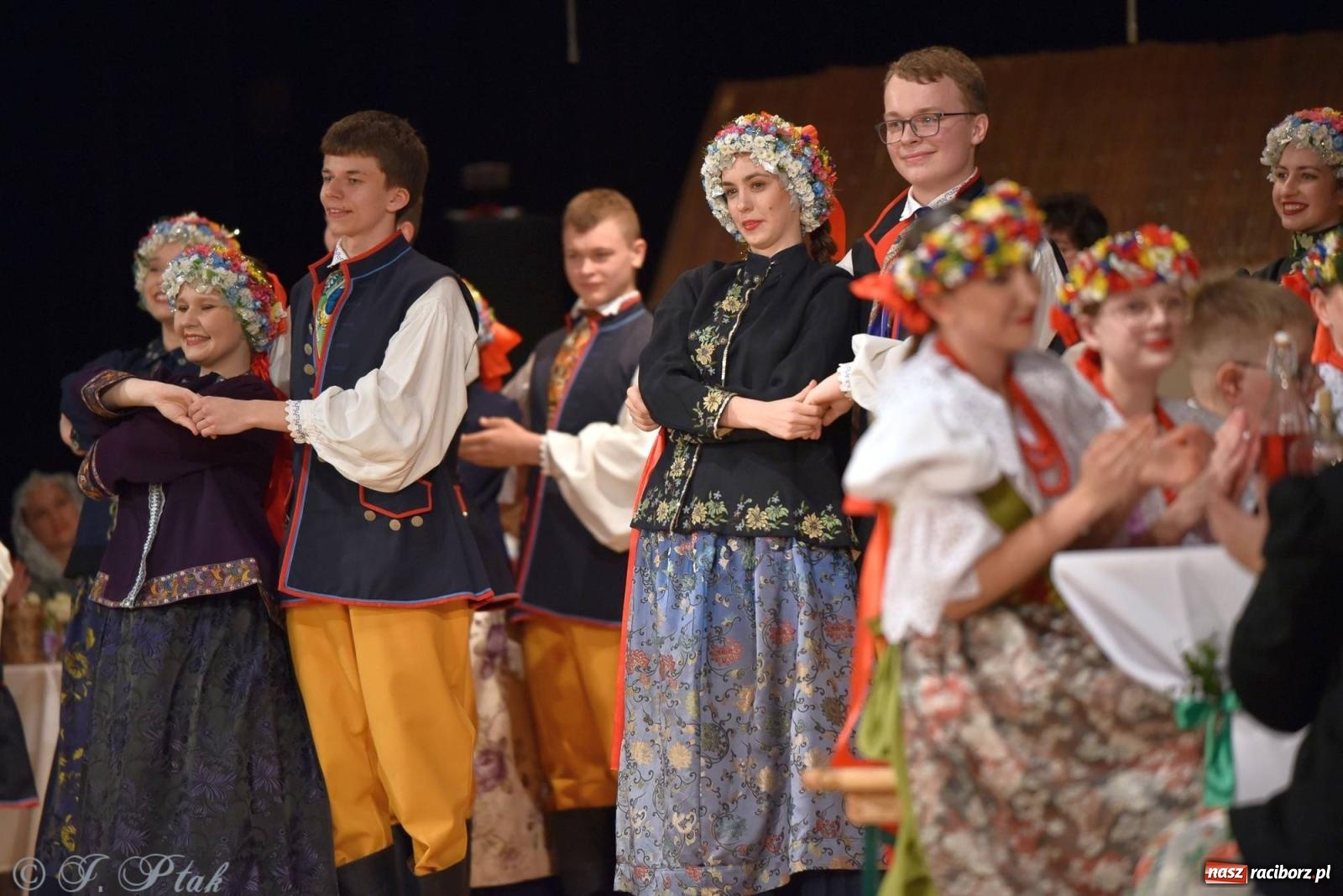 Zdjęcie w galerii na portalu naszraciborz.pl: Źródło wystawiło w RCK Wesele śląskie. Piękne widowisko pełne folkloru [FOTO i WIDEO] wiadomości z regionu