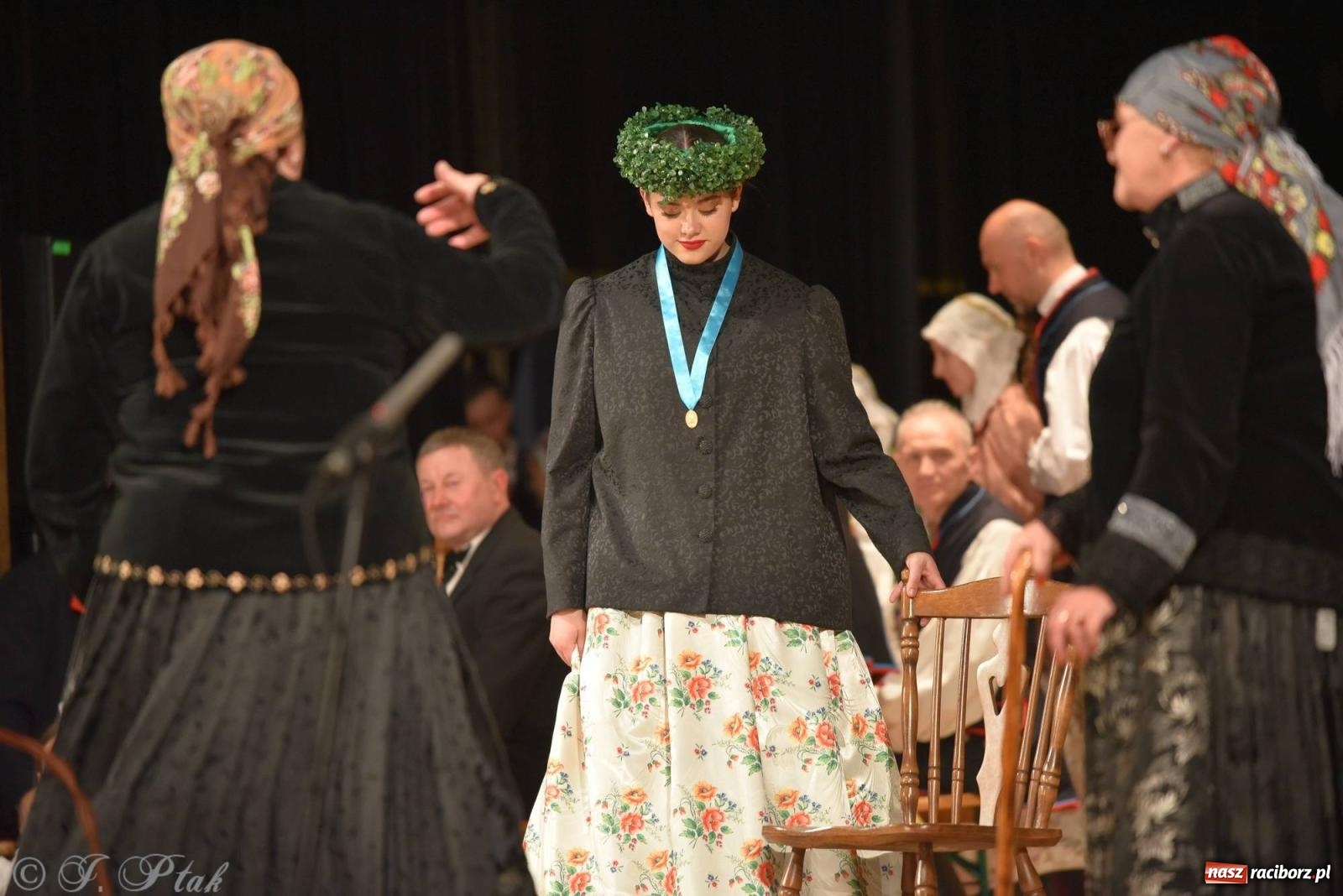 Zdjęcie w galerii na portalu naszraciborz.pl: Źródło wystawiło w RCK Wesele śląskie. Piękne widowisko pełne folkloru [FOTO i WIDEO] wiadomości z regionu