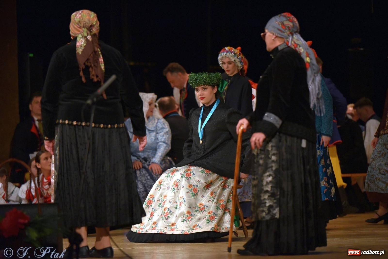 Zdjęcie w galerii na portalu naszraciborz.pl: Źródło wystawiło w RCK Wesele śląskie. Piękne widowisko pełne folkloru [FOTO i WIDEO] wiadomości z regionu