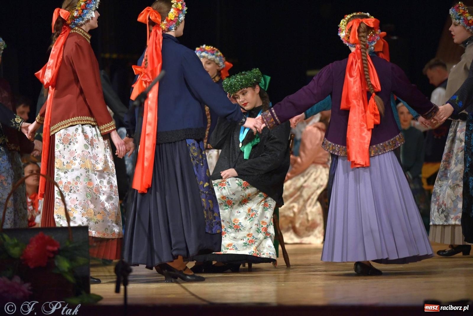 Zdjęcie w galerii na portalu naszraciborz.pl: Źródło wystawiło w RCK Wesele śląskie. Piękne widowisko pełne folkloru [FOTO i WIDEO] wiadomości z regionu