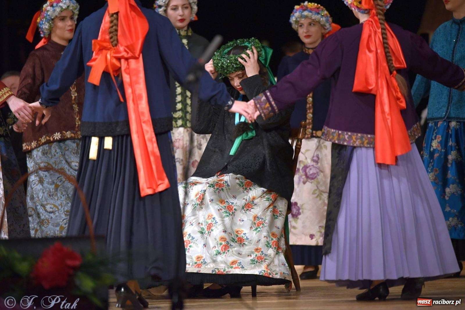 Zdjęcie w galerii na portalu naszraciborz.pl: Źródło wystawiło w RCK Wesele śląskie. Piękne widowisko pełne folkloru [FOTO i WIDEO] wiadomości z regionu