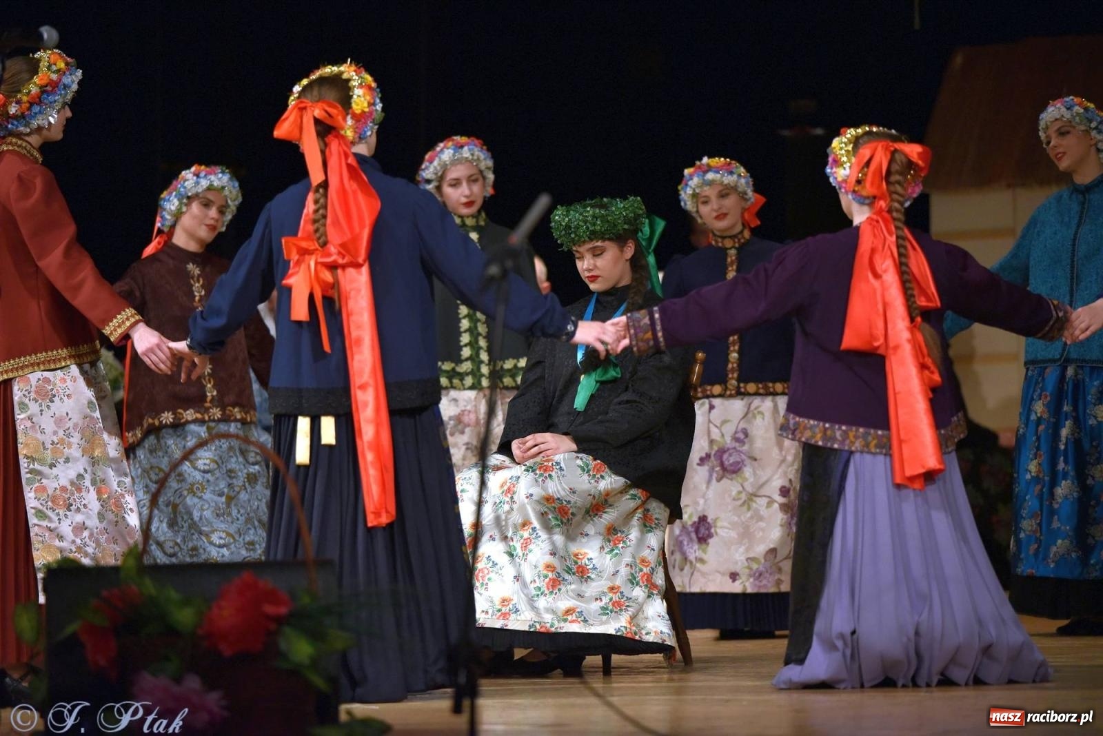 Zdjęcie w galerii na portalu naszraciborz.pl: Źródło wystawiło w RCK Wesele śląskie. Piękne widowisko pełne folkloru [FOTO i WIDEO] wiadomości z regionu