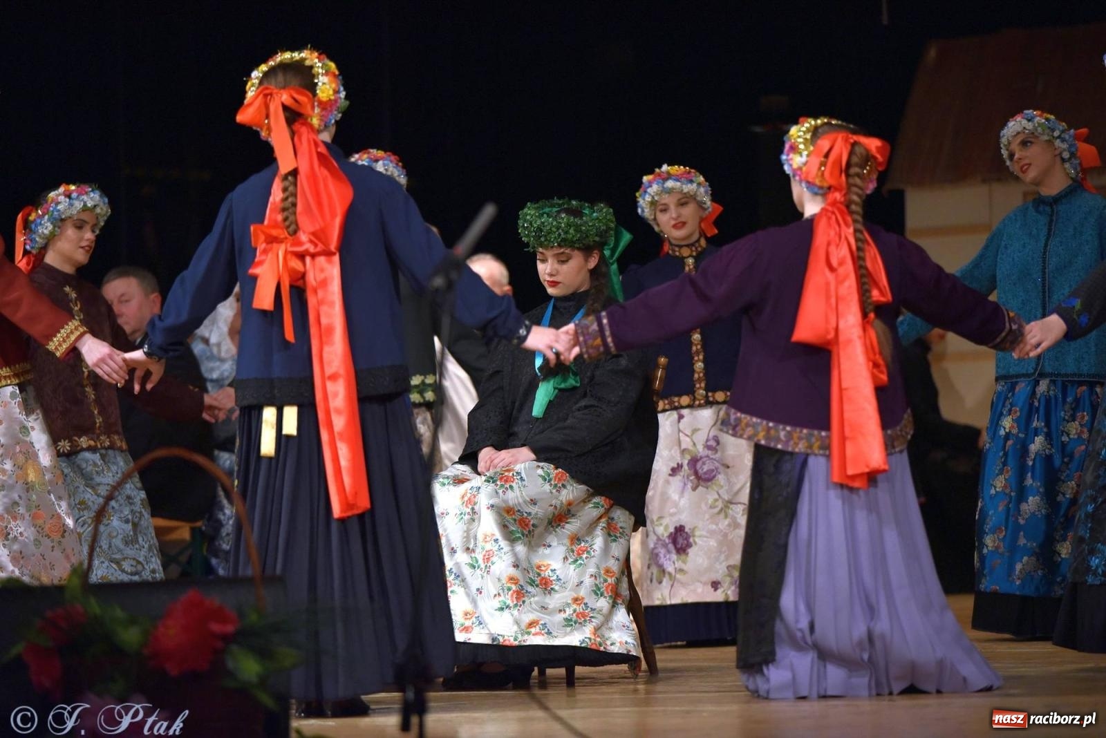 Zdjęcie w galerii na portalu naszraciborz.pl: Źródło wystawiło w RCK Wesele śląskie. Piękne widowisko pełne folkloru [FOTO i WIDEO] wiadomości z regionu
