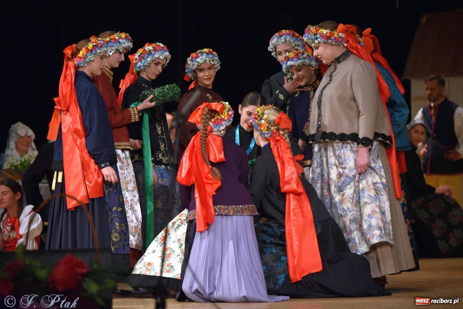 Zdjęcie w galerii na portalu naszraciborz.pl: Źródło wystawiło w RCK Wesele śląskie. Piękne widowisko pełne folkloru [FOTO i WIDEO] wiadomości z regionu