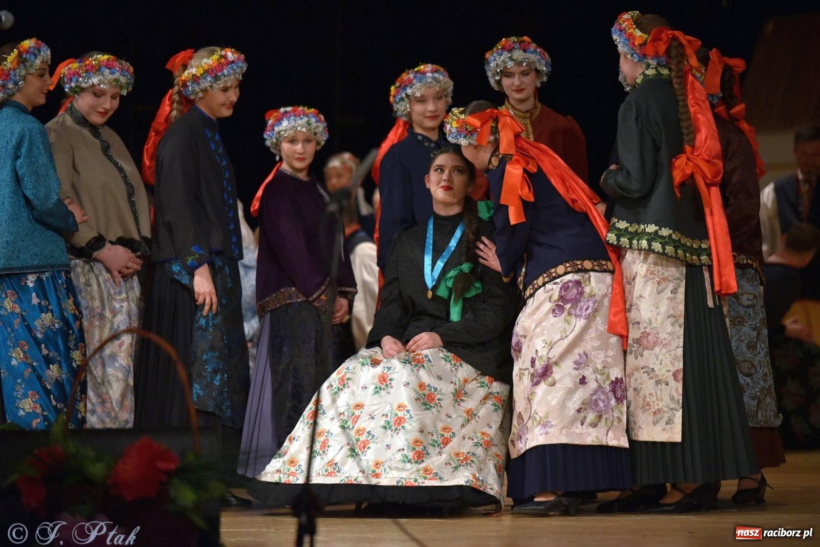 Zdjęcie w galerii na portalu naszraciborz.pl: Źródło wystawiło w RCK Wesele śląskie. Piękne widowisko pełne folkloru [FOTO i WIDEO] wiadomości z regionu