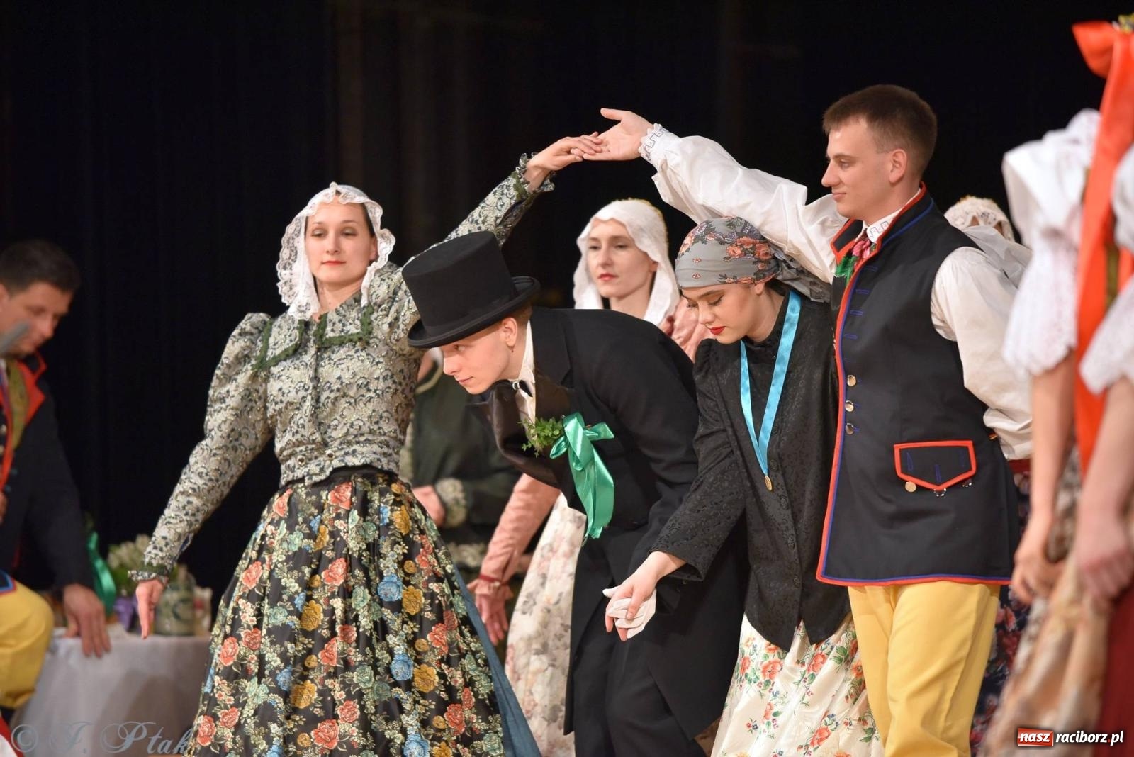 Zdjęcie w galerii na portalu naszraciborz.pl: Źródło wystawiło w RCK Wesele śląskie. Piękne widowisko pełne folkloru [FOTO i WIDEO] wiadomości z regionu