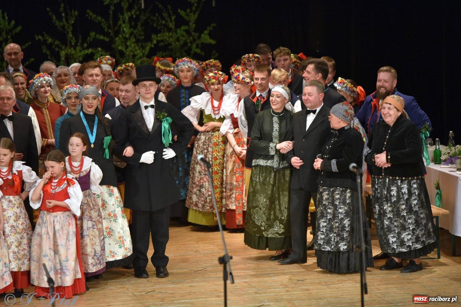 Zdjęcie w galerii na portalu naszraciborz.pl: Źródło wystawiło w RCK Wesele śląskie. Piękne widowisko pełne folkloru [FOTO i WIDEO] wiadomości z regionu