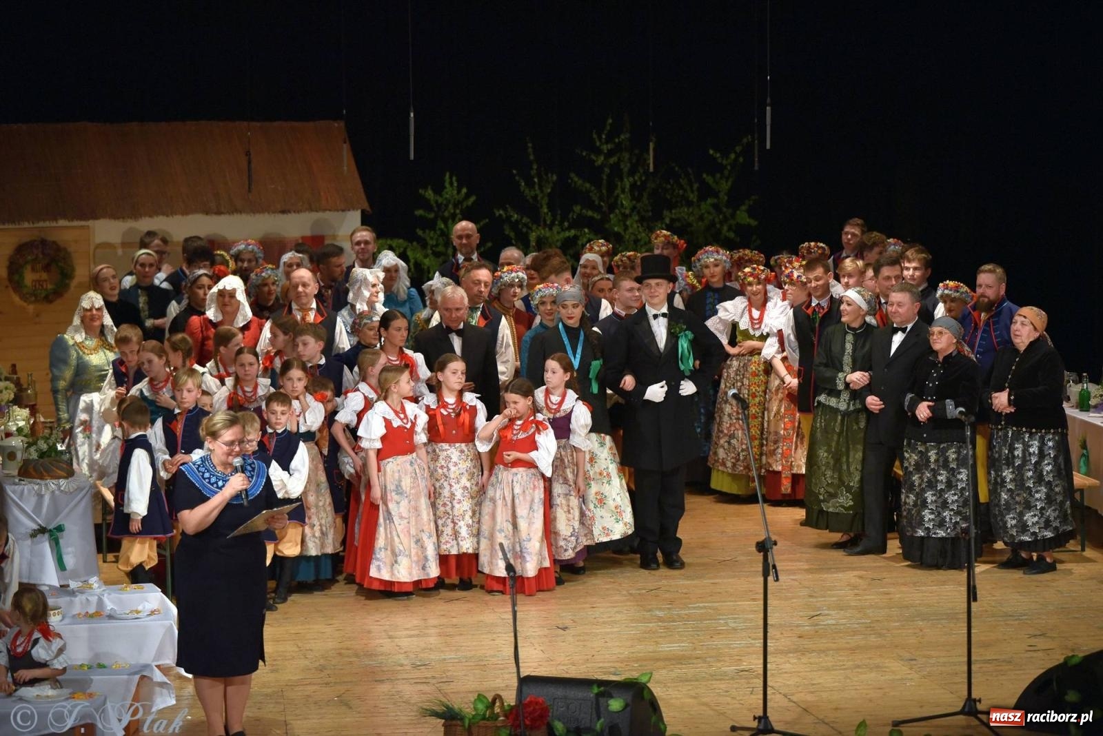 Zdjęcie w galerii na portalu naszraciborz.pl: Źródło wystawiło w RCK Wesele śląskie. Piękne widowisko pełne folkloru [FOTO i WIDEO] wiadomości z regionu