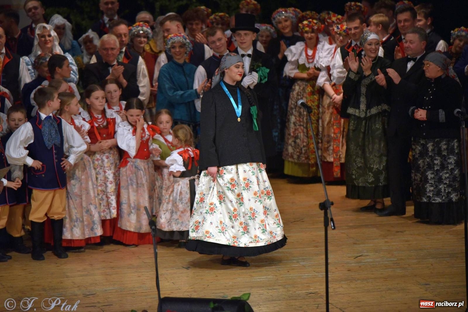 Zdjęcie w galerii na portalu naszraciborz.pl: Źródło wystawiło w RCK Wesele śląskie. Piękne widowisko pełne folkloru [FOTO i WIDEO] wiadomości z regionu