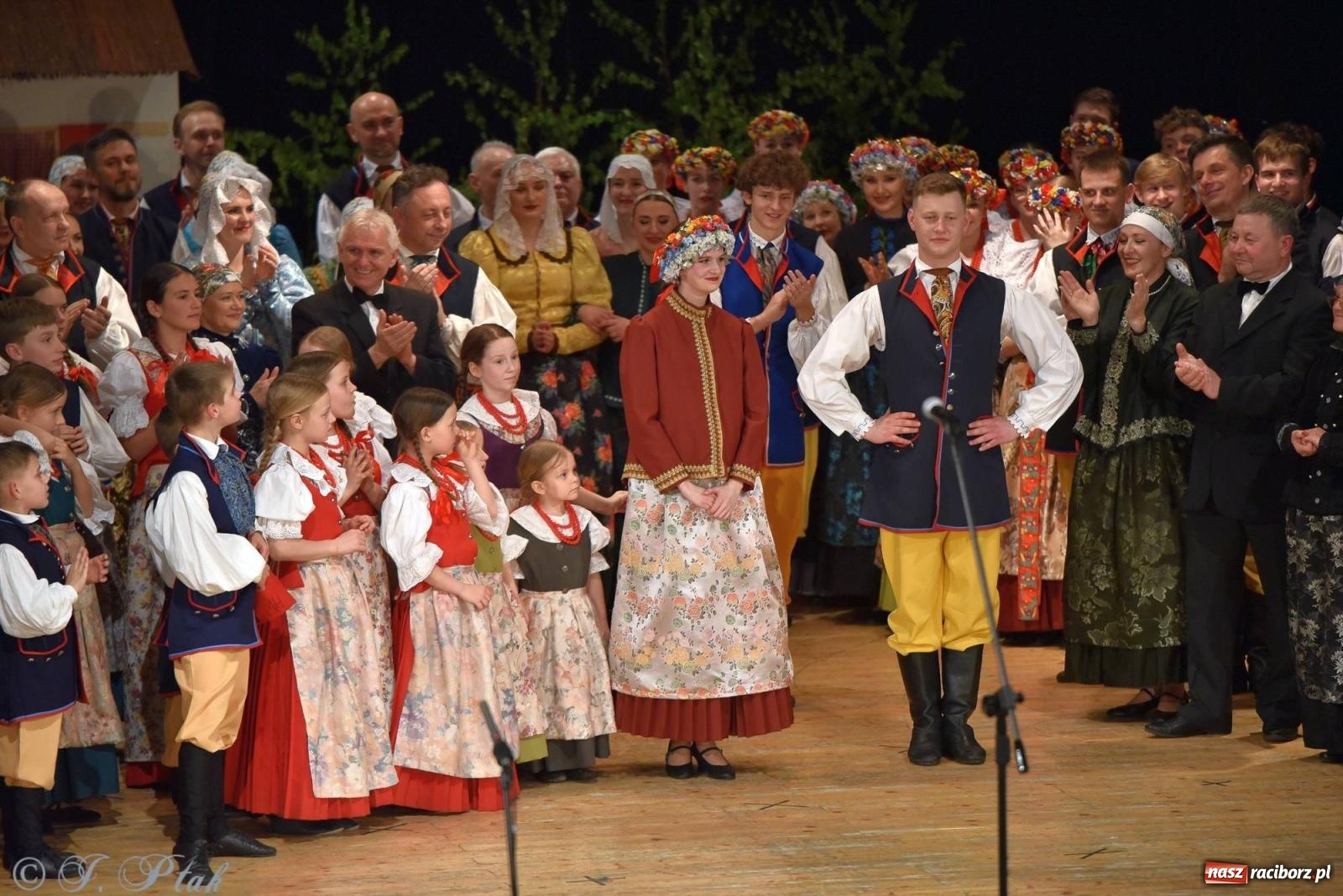Zdjęcie w galerii na portalu naszraciborz.pl: Źródło wystawiło w RCK Wesele śląskie. Piękne widowisko pełne folkloru [FOTO i WIDEO] wiadomości z regionu
