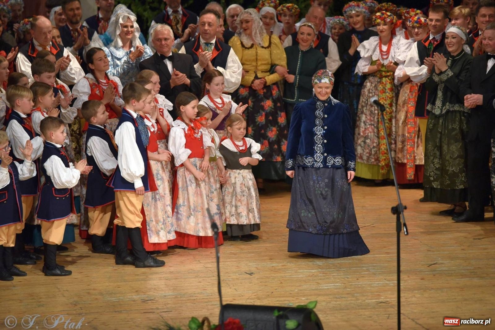 Zdjęcie w galerii na portalu naszraciborz.pl: Źródło wystawiło w RCK Wesele śląskie. Piękne widowisko pełne folkloru [FOTO i WIDEO] wiadomości z regionu