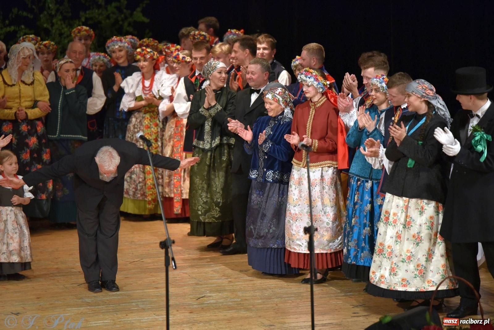 Zdjęcie w galerii na portalu naszraciborz.pl: Źródło wystawiło w RCK Wesele śląskie. Piękne widowisko pełne folkloru [FOTO i WIDEO] wiadomości z regionu