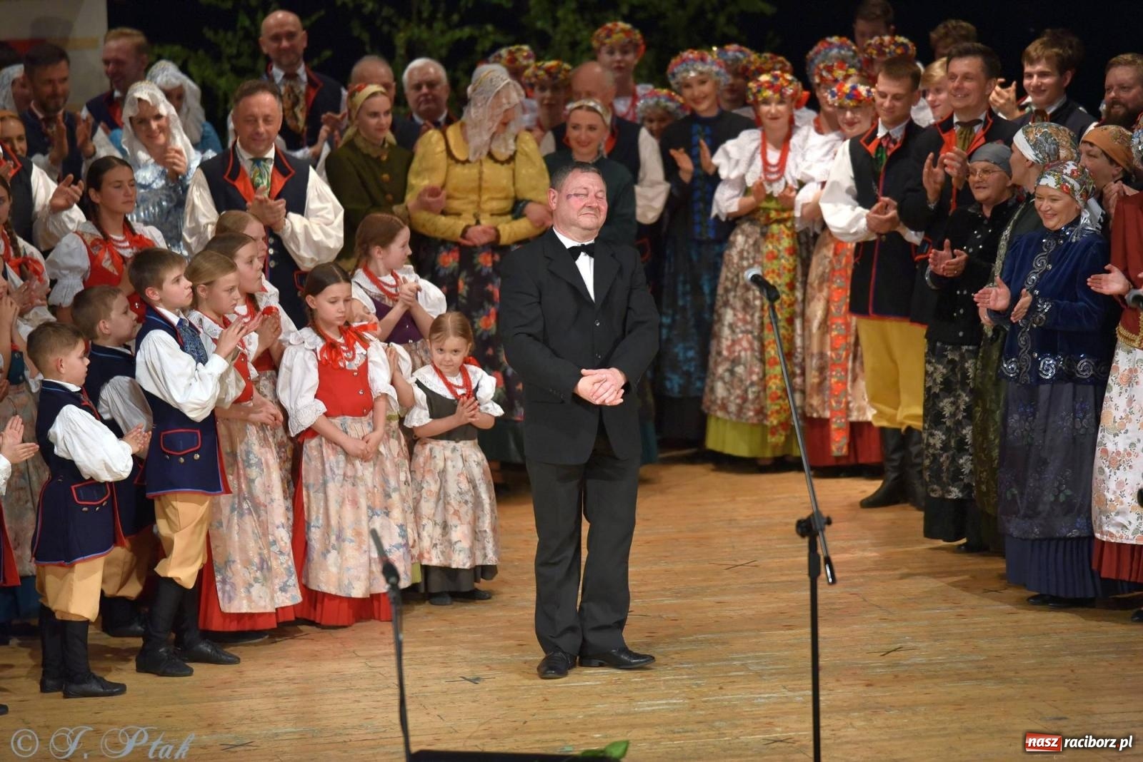 Zdjęcie w galerii na portalu naszraciborz.pl: Źródło wystawiło w RCK Wesele śląskie. Piękne widowisko pełne folkloru [FOTO i WIDEO] wiadomości z regionu