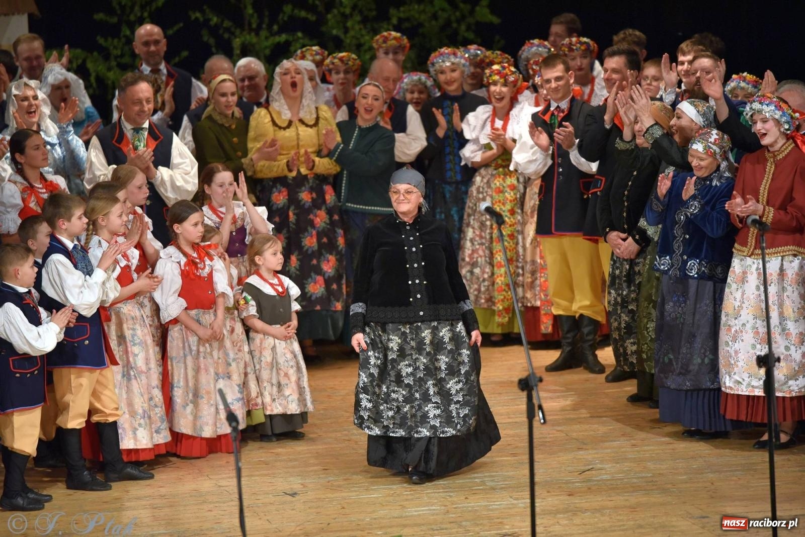Zdjęcie w galerii na portalu naszraciborz.pl: Źródło wystawiło w RCK Wesele śląskie. Piękne widowisko pełne folkloru [FOTO i WIDEO] wiadomości z regionu
