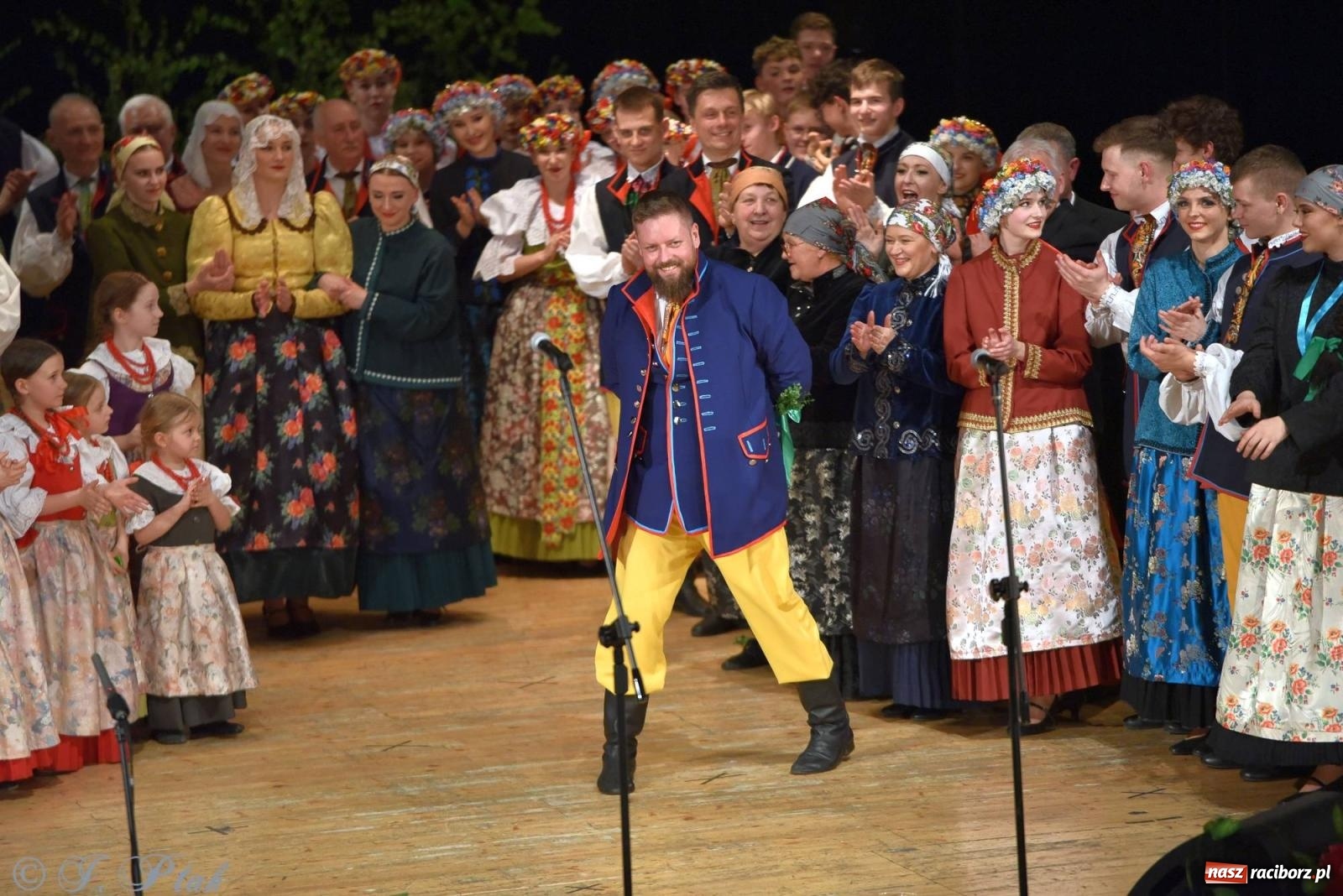 Zdjęcie w galerii na portalu naszraciborz.pl: Źródło wystawiło w RCK Wesele śląskie. Piękne widowisko pełne folkloru [FOTO i WIDEO] wiadomości z regionu