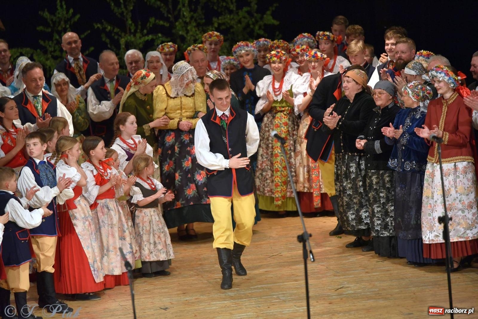 Zdjęcie w galerii na portalu naszraciborz.pl: Źródło wystawiło w RCK Wesele śląskie. Piękne widowisko pełne folkloru [FOTO i WIDEO] wiadomości z regionu