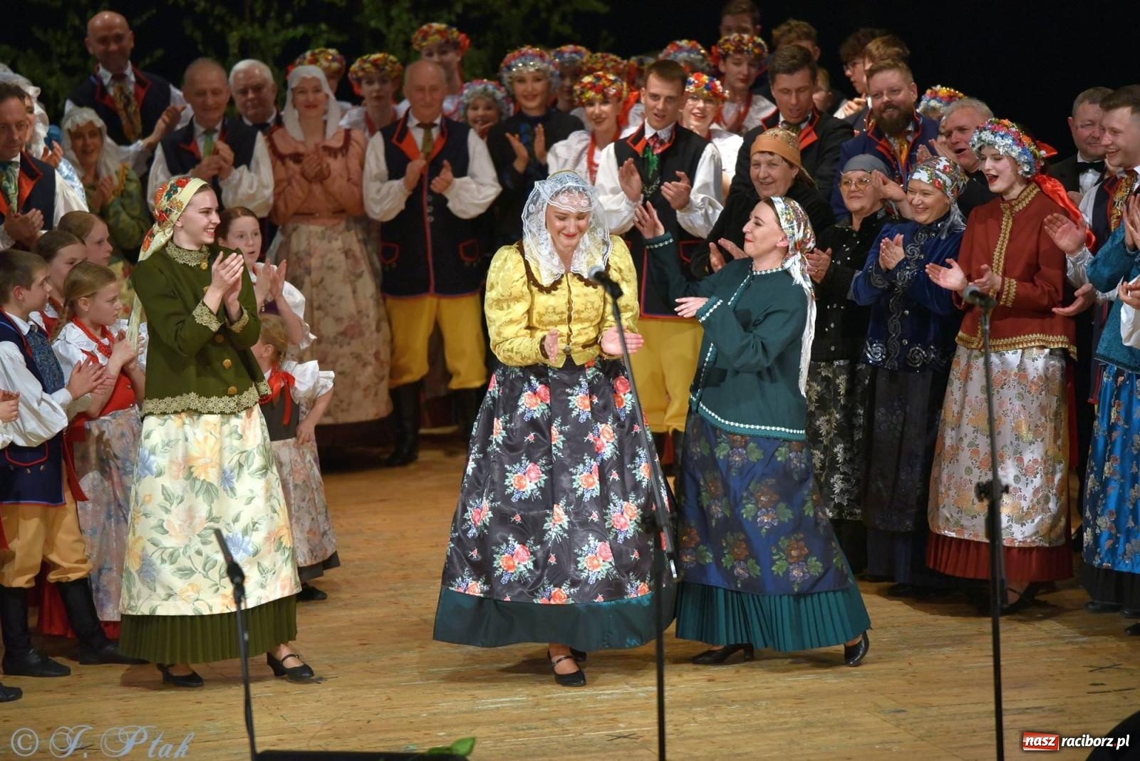 Zdjęcie w galerii na portalu naszraciborz.pl: Źródło wystawiło w RCK Wesele śląskie. Piękne widowisko pełne folkloru [FOTO i WIDEO] wiadomości z regionu