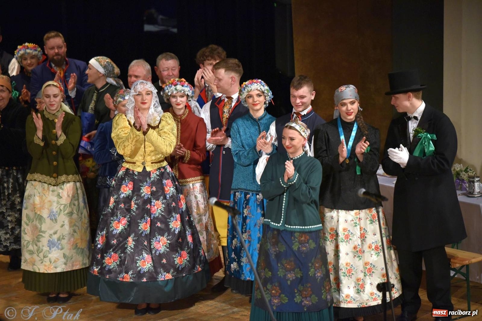 Zdjęcie w galerii na portalu naszraciborz.pl: Źródło wystawiło w RCK Wesele śląskie. Piękne widowisko pełne folkloru [FOTO i WIDEO] wiadomości z regionu