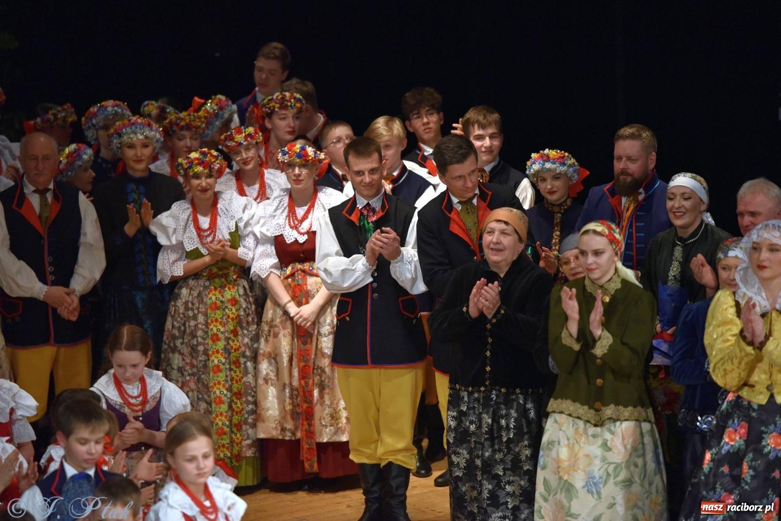 Zdjęcie w galerii na portalu naszraciborz.pl: Źródło wystawiło w RCK Wesele śląskie. Piękne widowisko pełne folkloru [FOTO i WIDEO] wiadomości z regionu