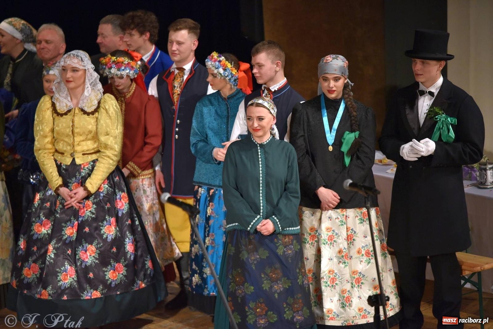 Zdjęcie w galerii na portalu naszraciborz.pl: Źródło wystawiło w RCK Wesele śląskie. Piękne widowisko pełne folkloru [FOTO i WIDEO] wiadomości z regionu