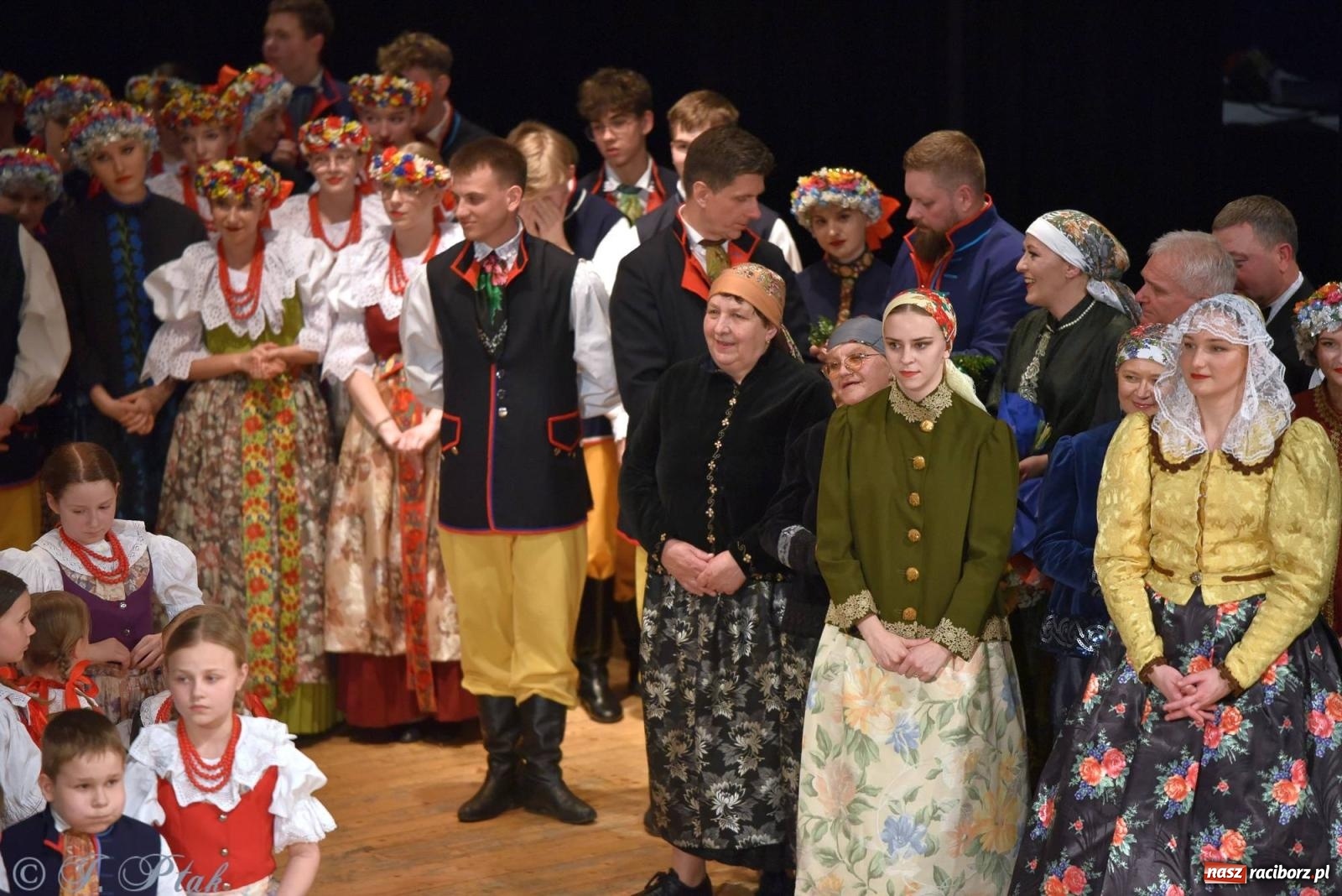 Zdjęcie w galerii na portalu naszraciborz.pl: Źródło wystawiło w RCK Wesele śląskie. Piękne widowisko pełne folkloru [FOTO i WIDEO] wiadomości z regionu