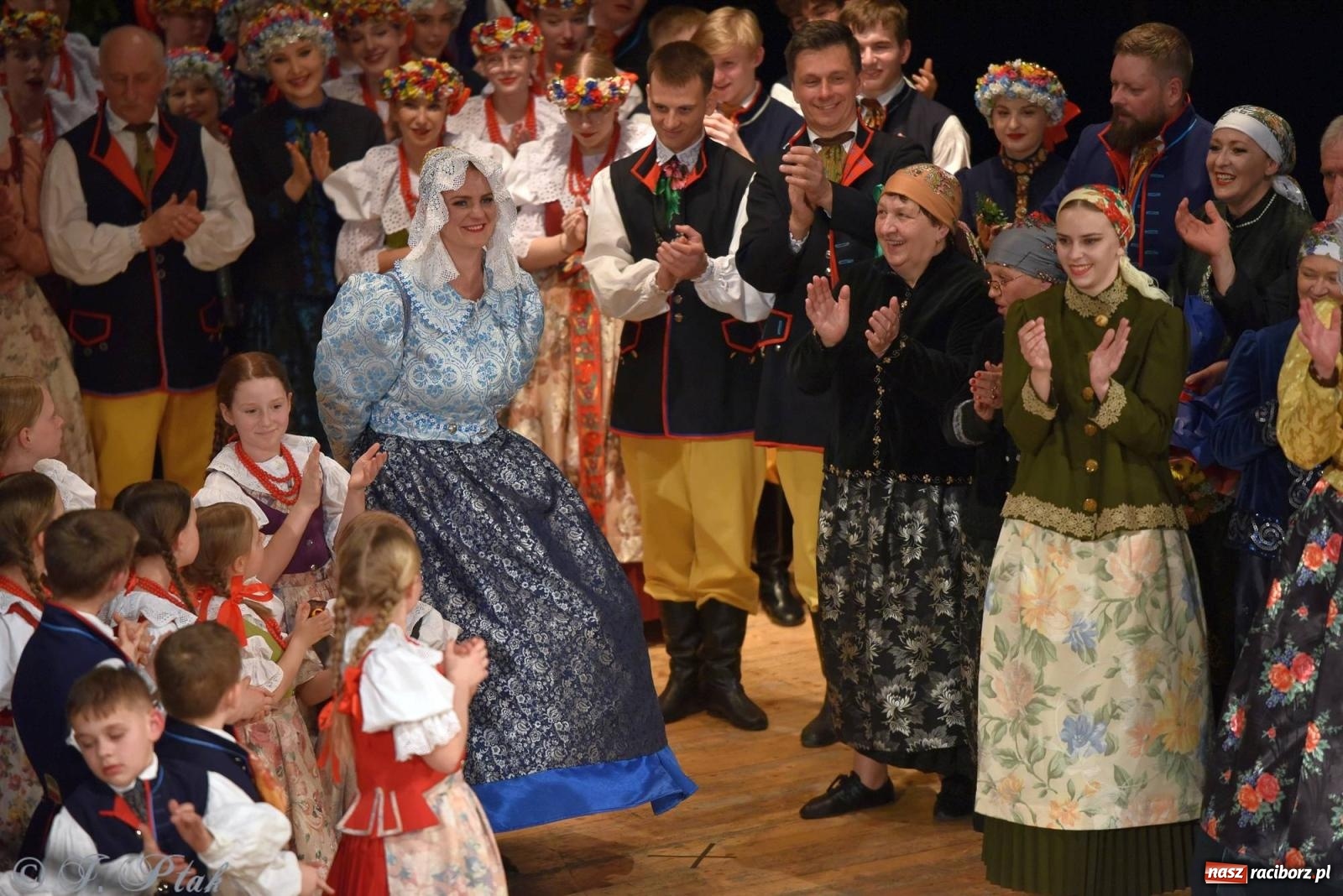 Zdjęcie w galerii na portalu naszraciborz.pl: Źródło wystawiło w RCK Wesele śląskie. Piękne widowisko pełne folkloru [FOTO i WIDEO] wiadomości z regionu