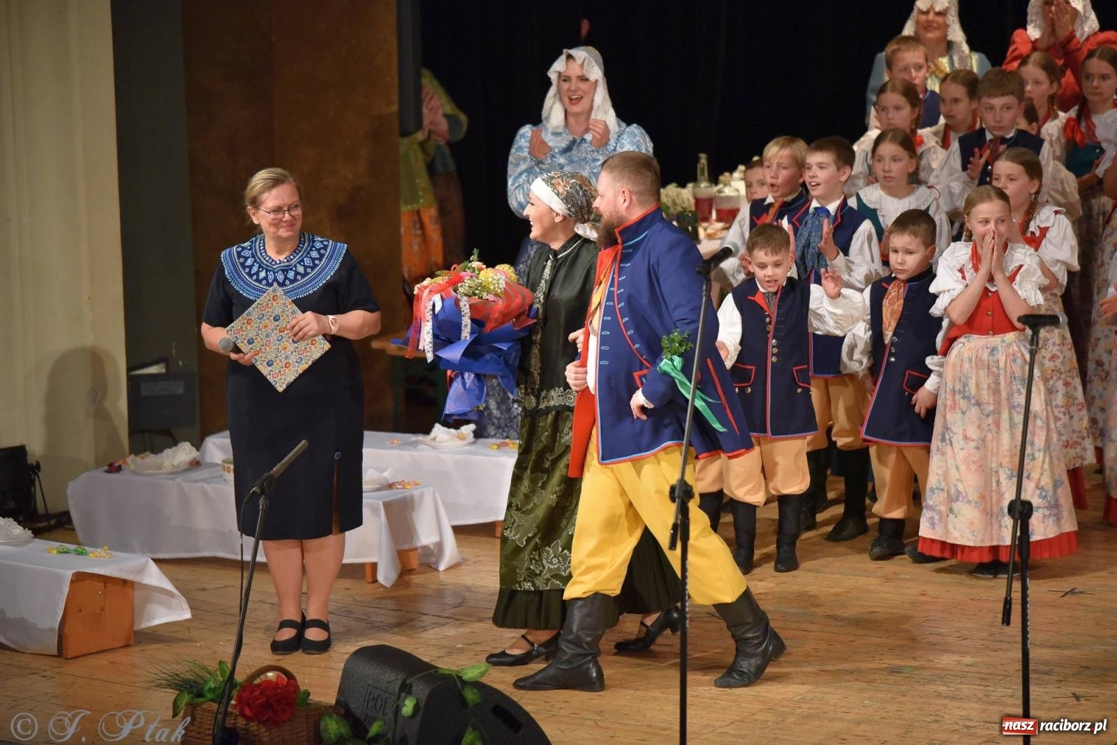 Zdjęcie w galerii na portalu naszraciborz.pl: Źródło wystawiło w RCK Wesele śląskie. Piękne widowisko pełne folkloru [FOTO i WIDEO] wiadomości z regionu