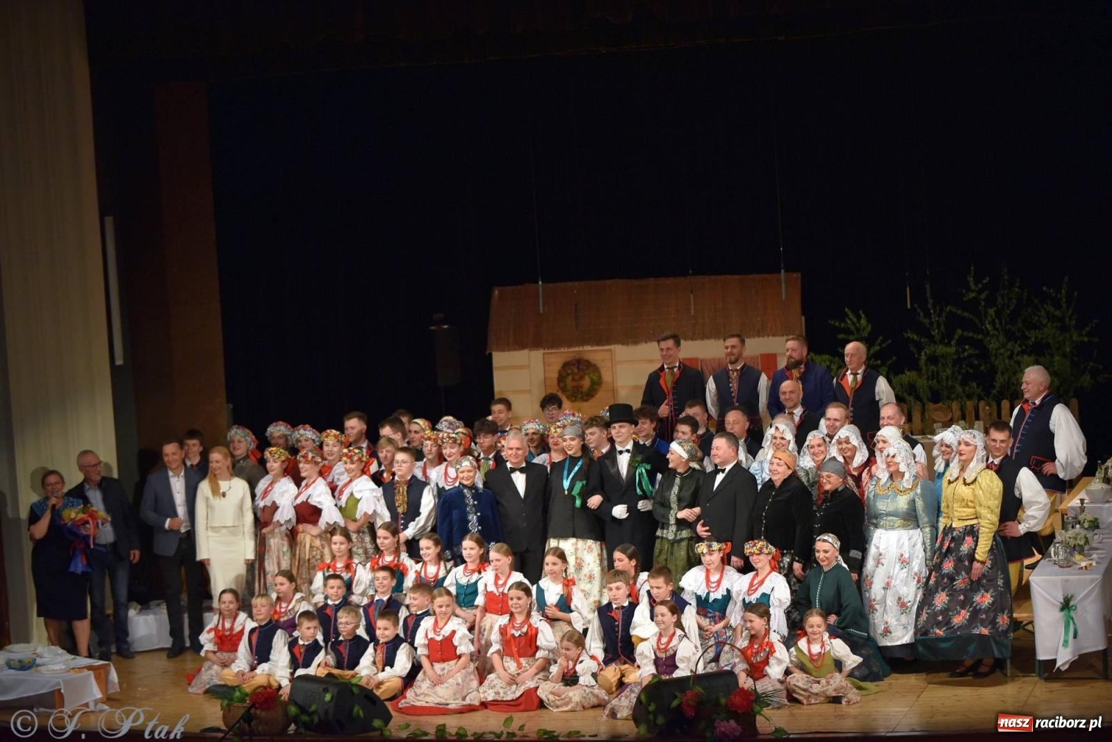 Zdjęcie w galerii na portalu naszraciborz.pl: Źródło wystawiło w RCK Wesele śląskie. Piękne widowisko pełne folkloru [FOTO i WIDEO] wiadomości z regionu