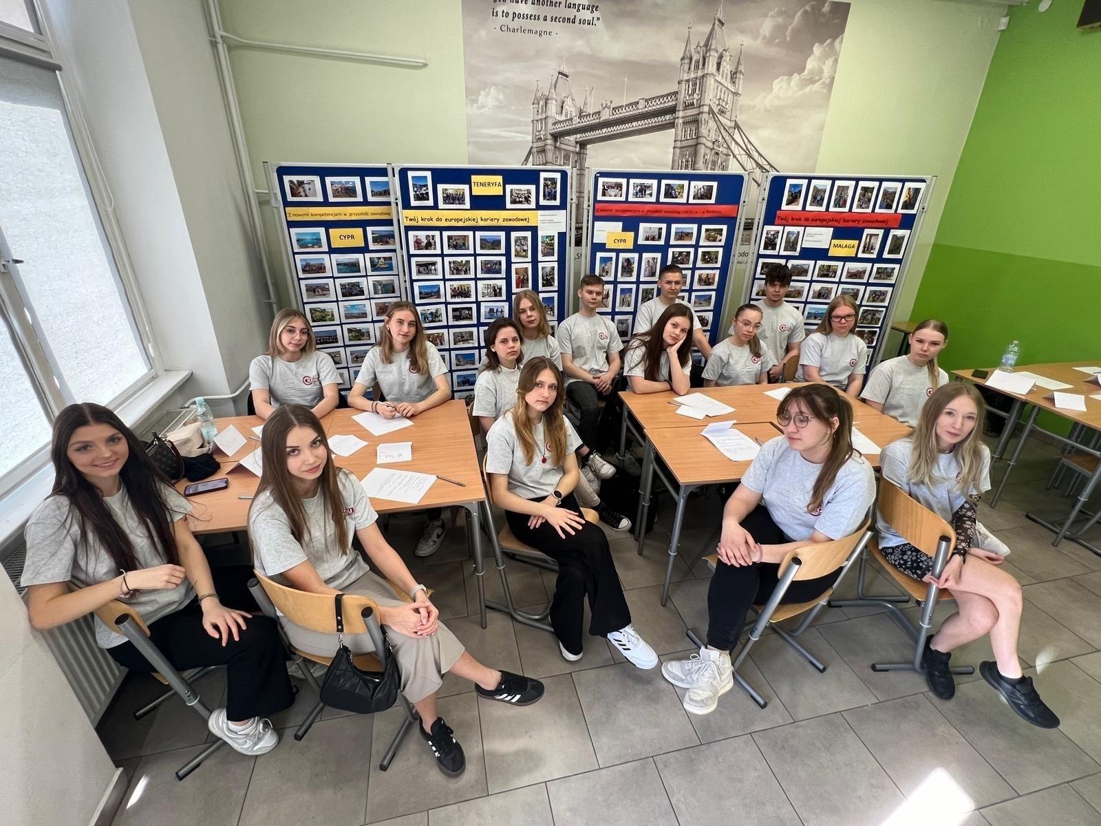 Zdjęcie w galerii na portalu naszraciborz.pl: Tajemnicze zaułki i smakowite tapas. Uczniowie CKZiU nr 1 jadą do Hiszpanii wiadomości z regionu