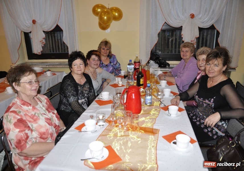 Zdjęcie w galerii na portalu naszraciborz.pl: Tłusty czwartek ze śpiewem i DJ-em wiadomości z regionu