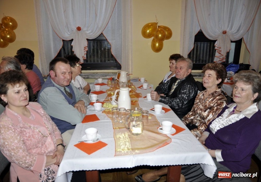 Zdjęcie w galerii na portalu naszraciborz.pl: Tłusty czwartek ze śpiewem i DJ-em wiadomości z regionu
