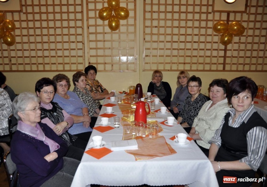 Zdjęcie w galerii na portalu naszraciborz.pl: Tłusty czwartek ze śpiewem i DJ-em wiadomości z regionu