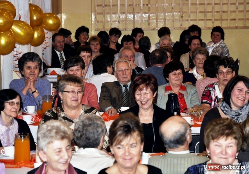 Zdjęcie w galerii na portalu naszraciborz.pl: Tłusty czwartek ze śpiewem i DJ-em wiadomości z regionu