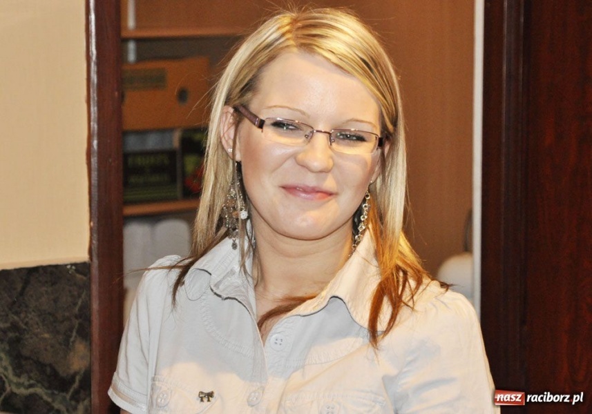 Zdjęcie w galerii na portalu naszraciborz.pl: Tłusty czwartek ze śpiewem i DJ-em wiadomości z regionu