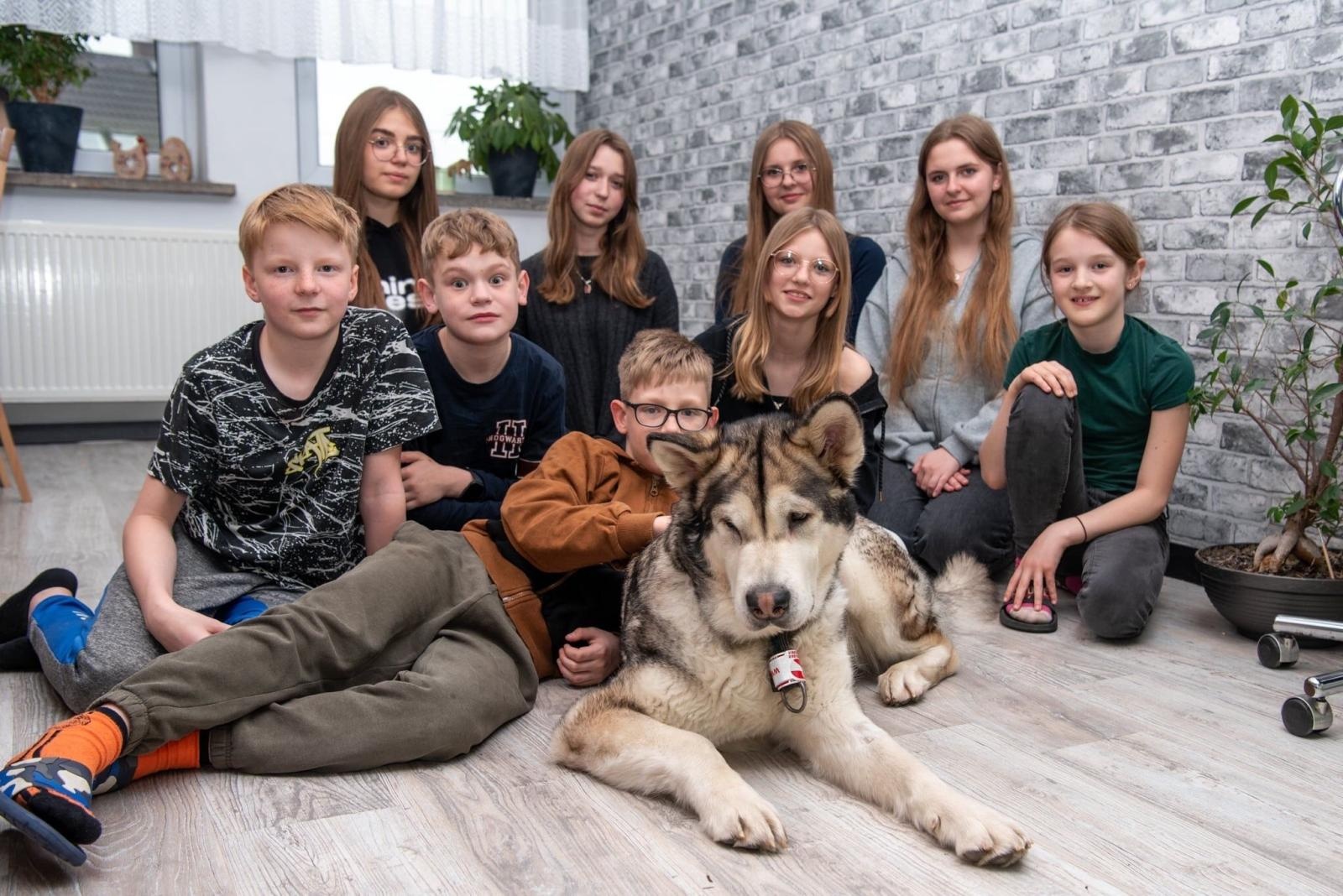 Zdjęcie w galerii na portalu naszraciborz.pl: Uczennice z raciborskiego DLO wspierają dzieci z ośrodka opiekuńczo-wychowawczego w Samborowicach wiadomości z regionu