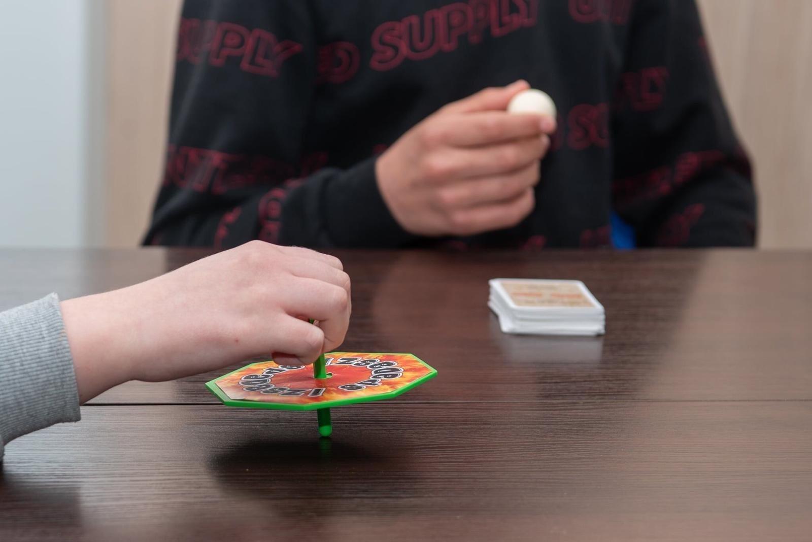 Zdjęcie w galerii na portalu naszraciborz.pl: Uczennice z raciborskiego DLO wspierają dzieci z ośrodka opiekuńczo-wychowawczego w Samborowicach wiadomości z regionu