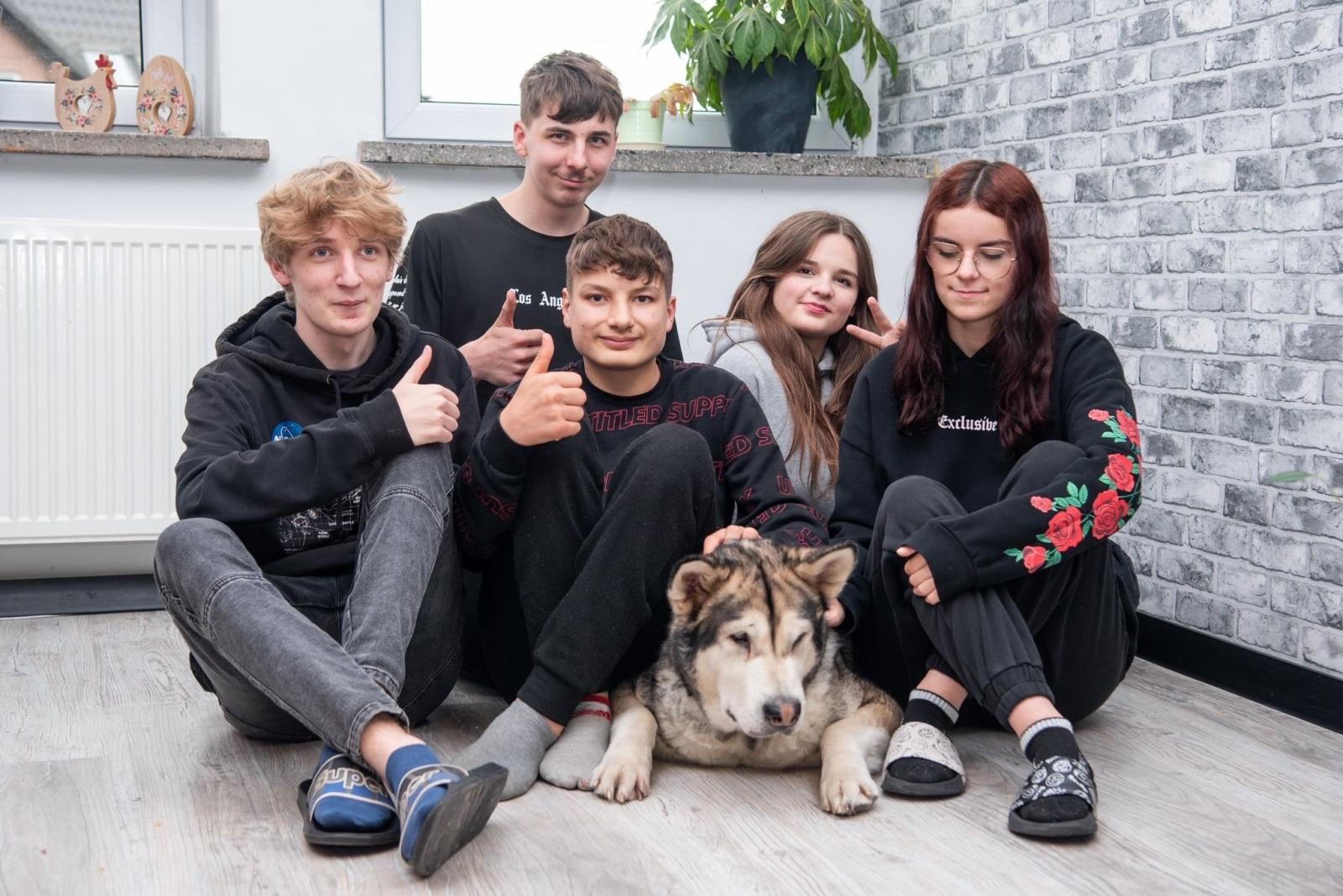 Zdjęcie w galerii na portalu naszraciborz.pl: Uczennice z raciborskiego DLO wspierają dzieci z ośrodka opiekuńczo-wychowawczego w Samborowicach wiadomości z regionu