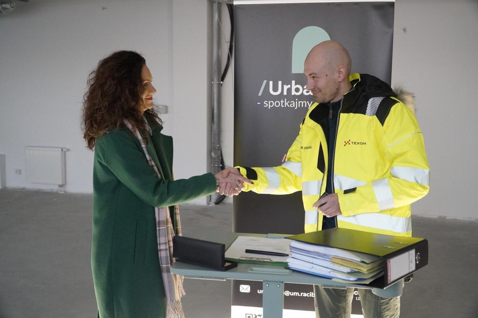 Zdjęcie w galerii na portalu naszraciborz.pl: Kolejna inwestycja w Raciborzu. Przekazano plac budowy [FOTO] wiadomości z regionu
