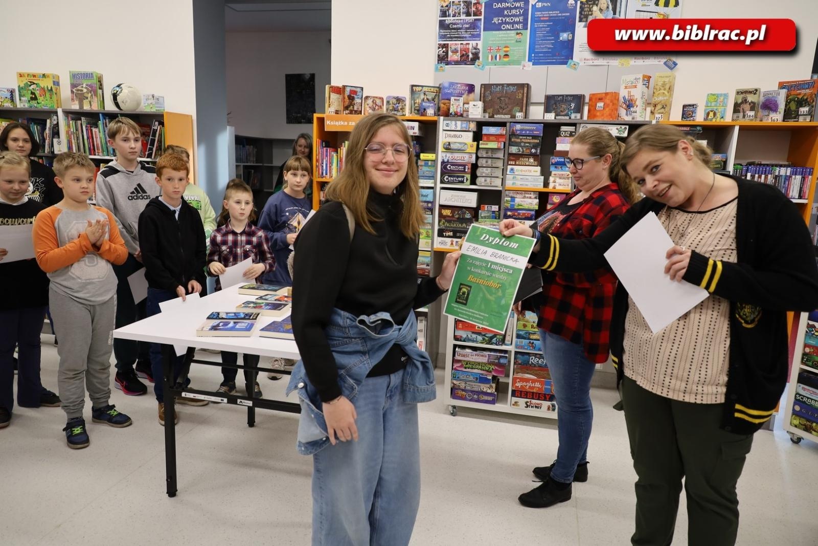 Zdjęcie w galerii na portalu naszraciborz.pl: Magiczny świat Baśnioboru na konkursie w raciborskiej bibliotece wiadomości z regionu